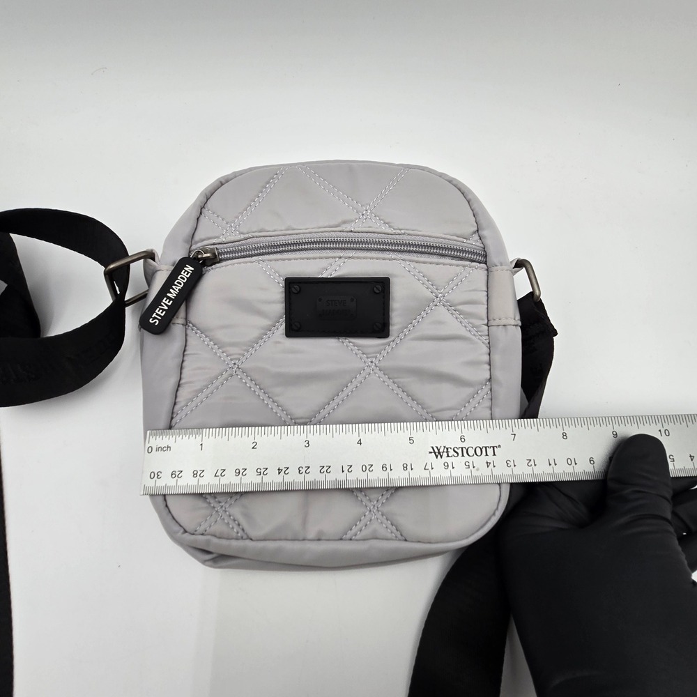 STEVE MADDEN Quilted Crossbody Bag‎ Light Gray Nylon Adjustable Strap - Picture 4 of 5